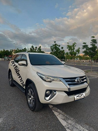 Pawinee travel รถเช่ารถเหมาพร้อมคนขับ  all new fortuner